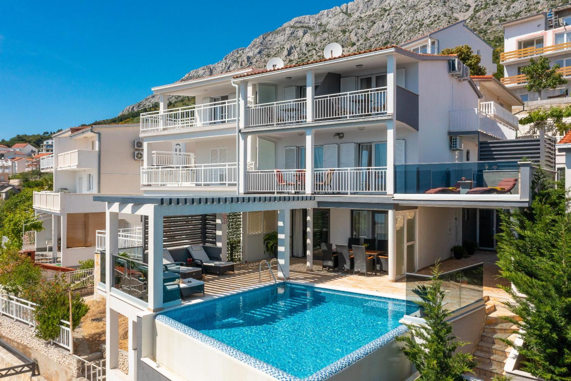 Luxury Seafront Villa With Heated Pool, Jacuzzi, Sea View, 150 M From Beach Stanici Buitenkant foto