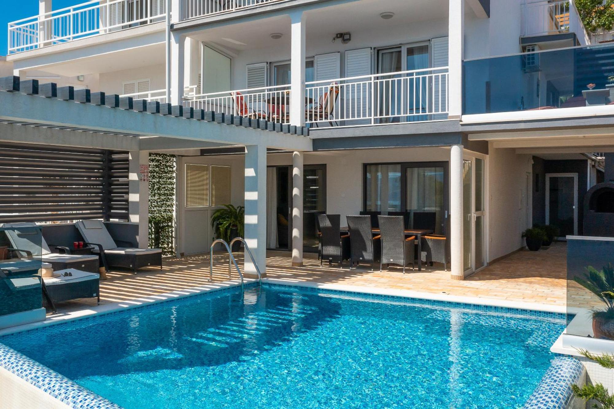 Luxury Seafront Villa With Heated Pool, Jacuzzi, Sea View, 150 M From Beach Stanici Buitenkant foto