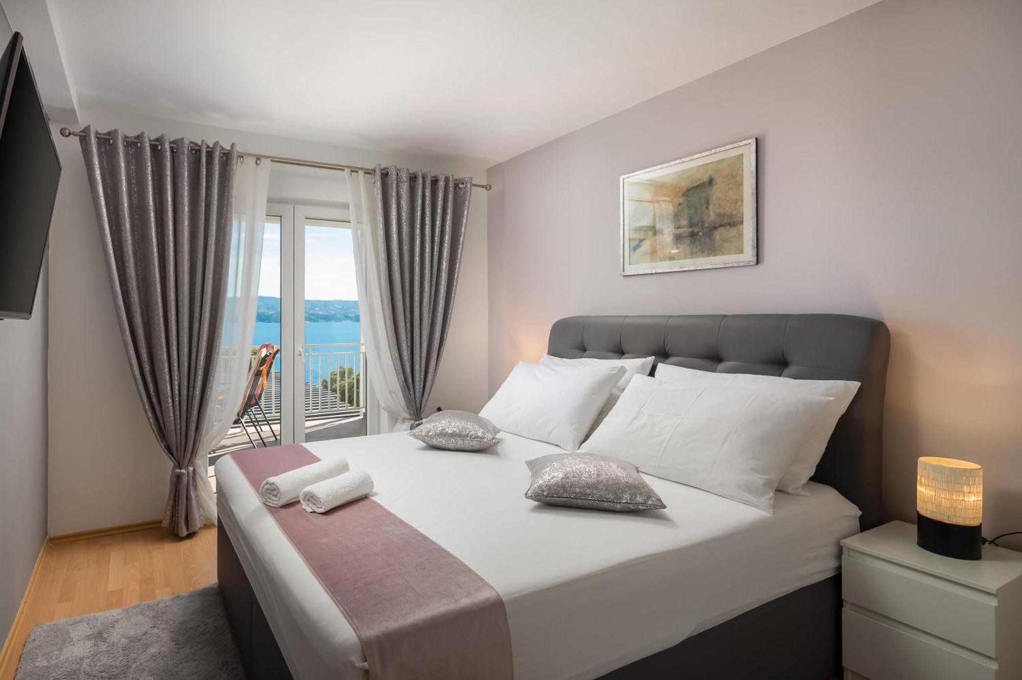 Luxury Seafront Villa With Heated Pool, Jacuzzi, Sea View, 150 M From Beach Stanici Buitenkant foto