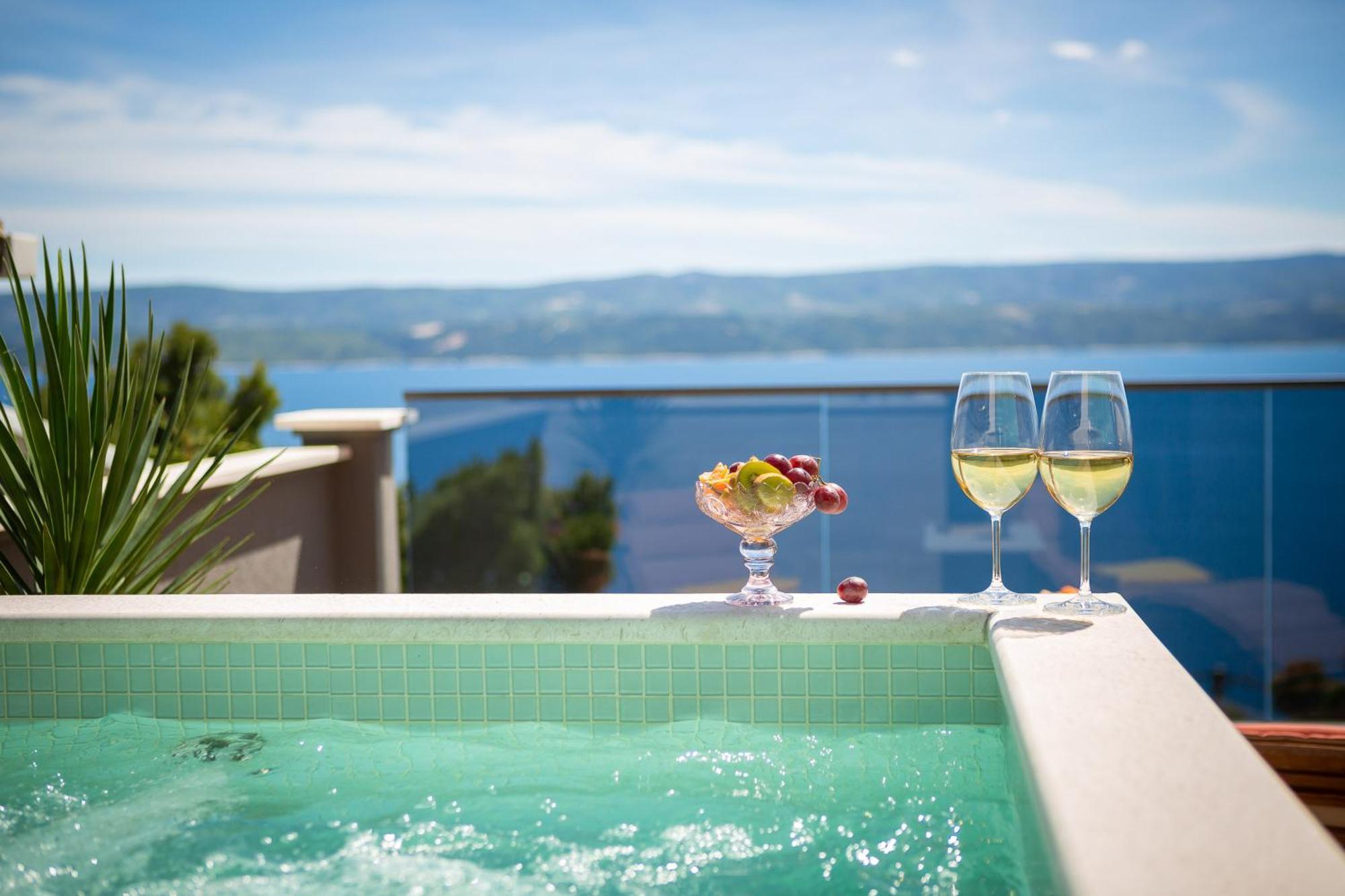 Luxury Seafront Villa With Heated Pool, Jacuzzi, Sea View, 150 M From Beach Stanici Buitenkant foto