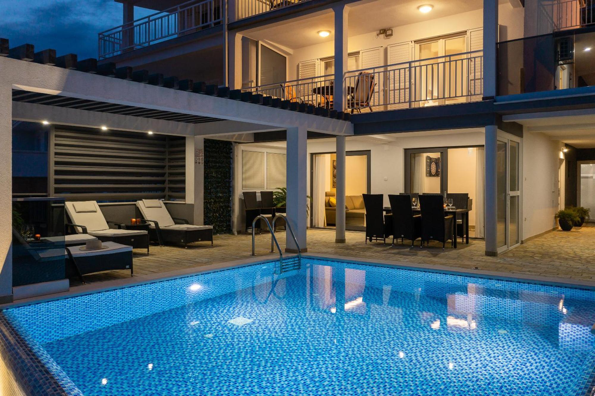 Luxury Seafront Villa With Heated Pool, Jacuzzi, Sea View, 150 M From Beach Stanici Buitenkant foto