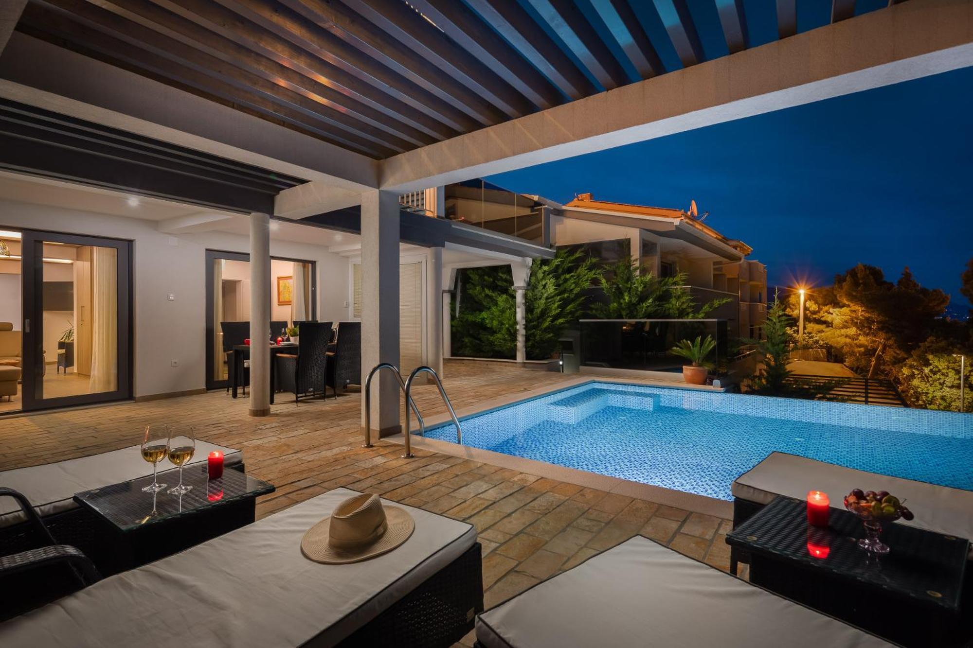 Luxury Seafront Villa With Heated Pool, Jacuzzi, Sea View, 150 M From Beach Stanici Buitenkant foto